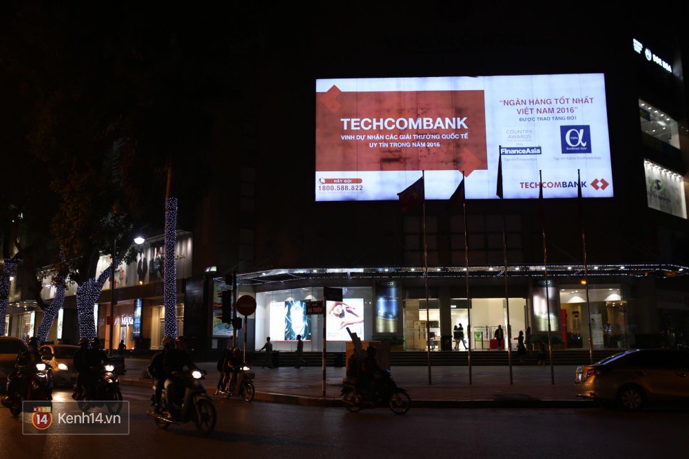 Những địa điểm nổi tiếng Hà Nội - Sài Gòn trước và sau khi tắt đèn hưởng ứng Giờ trái đất! Những địa điểm nổi tiếng Hà Nội - Sài Gòn trước và sau khi tắt đèn hưởng ứng Giờ trái đất!